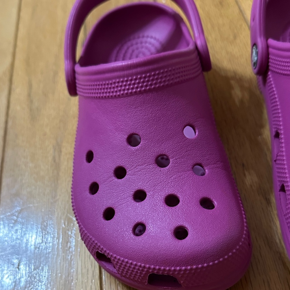 Pink crocs - Picture 2 of 5